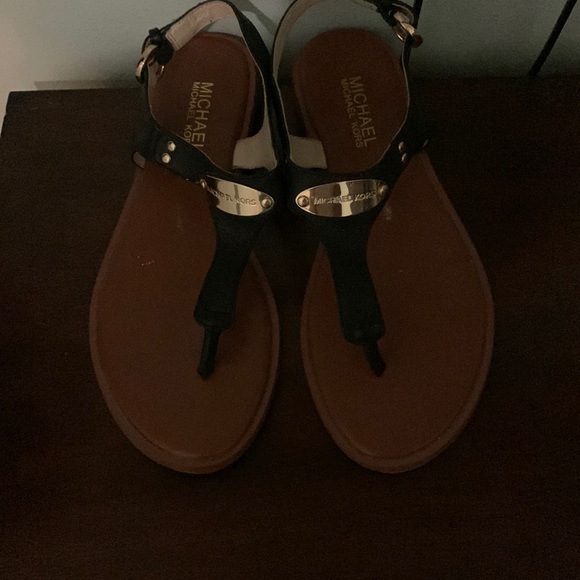 Michael Kors Shoes - Selling MK sandals any questions ask 💕😊